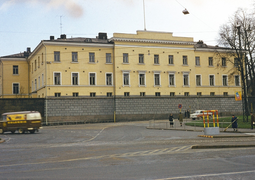 Unioninkatu 37. Entinen Vanhan klinikan päärakennus. Nykyisin rakennus on Helsingin yliopiston valtiotieteellisen tiedekunnan käytössä.
