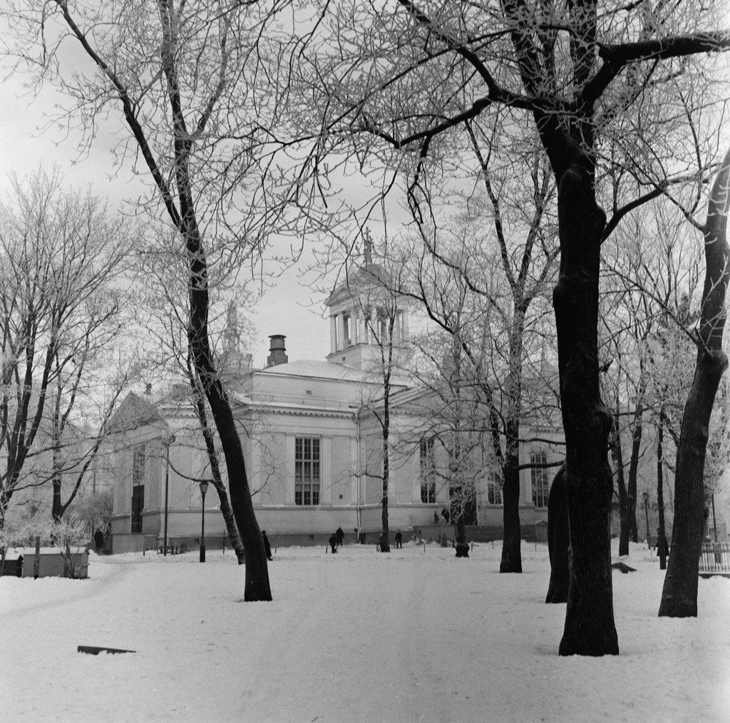 Vanha kirkko Vanha kirkkopuisto talvella.