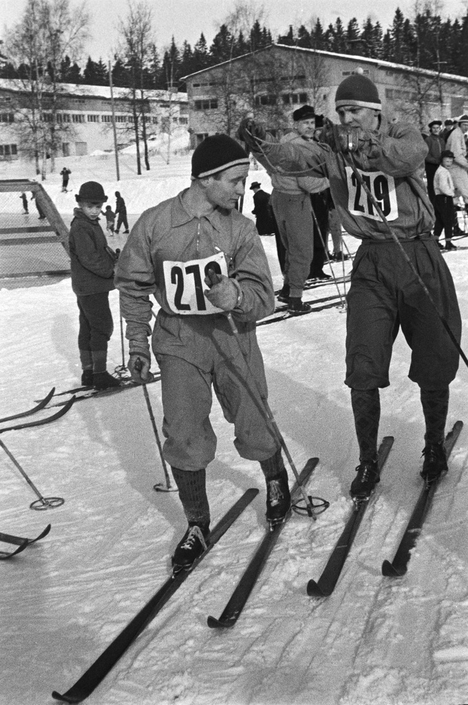 Hiihtokilpailut Ruskeasuon liikuntapuistossa