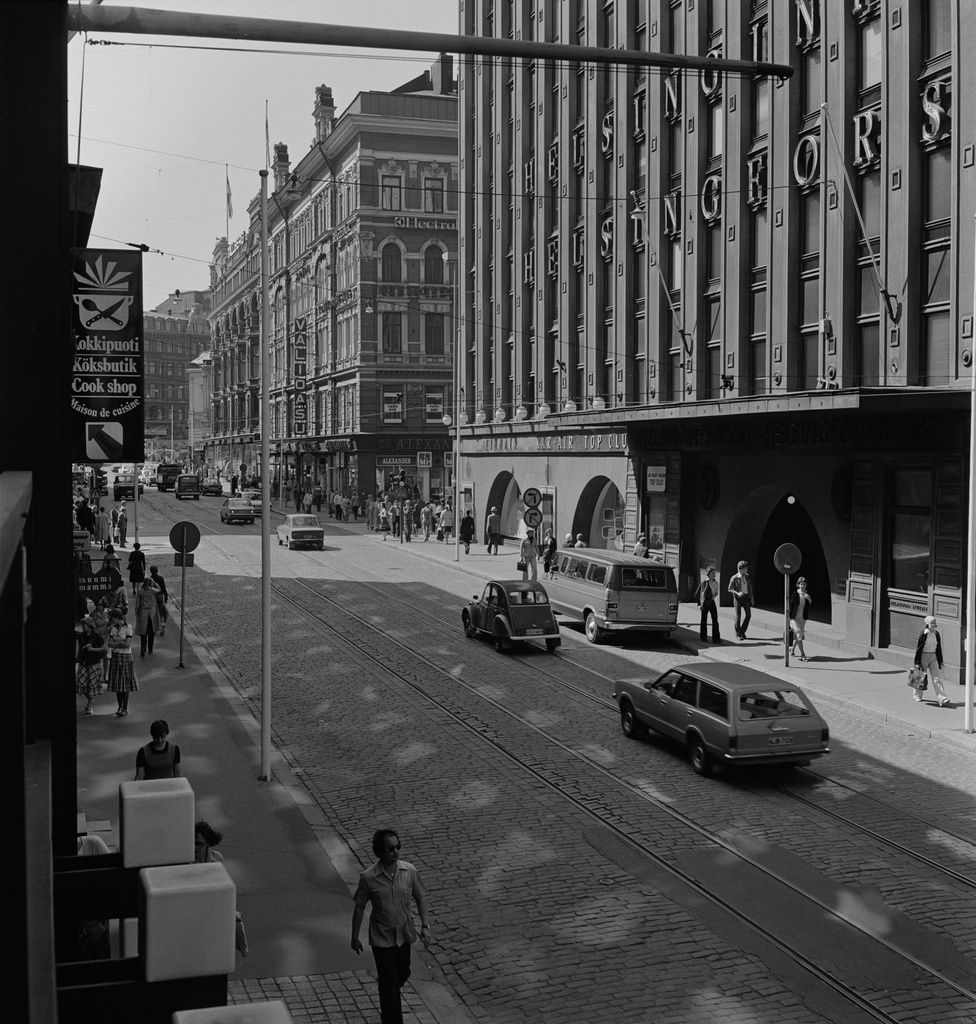 Liikennettä Aleksanterinkadulla