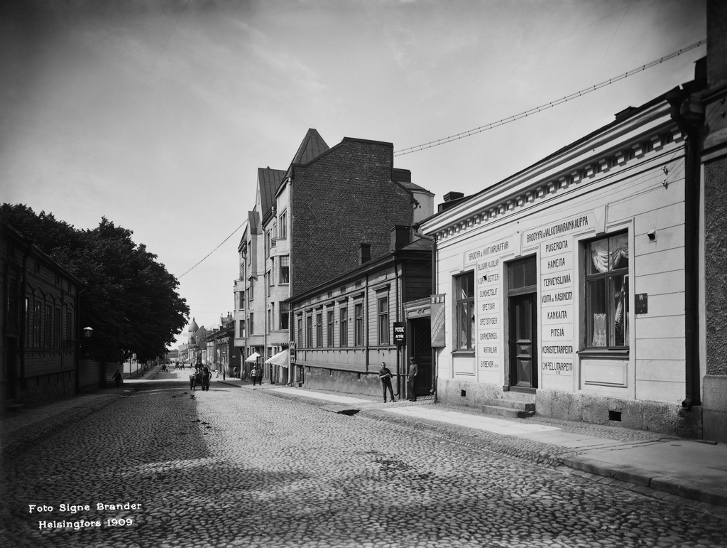 Antinkatu (= Lönnrotinkatu) 13, 15.