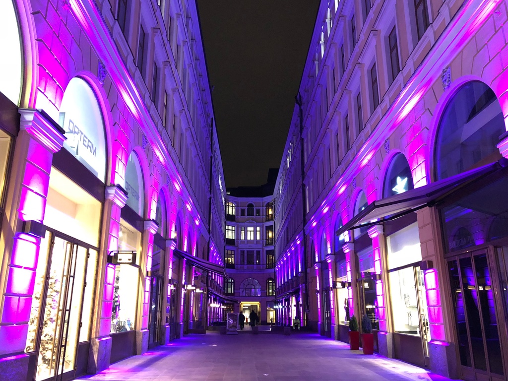 Perspektiivikuva Wreden pasaasiin eli Vanhaan kauppakujaan Pohjoisesplanadin suunnasta