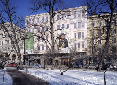 Pohjoisesplanadi 33:ssa sijaitsevan Böckermanin talon eli Merkuriuksen liikepalatsin julkisivun päällä oleva kuvallinen suojapressu.  similar photo