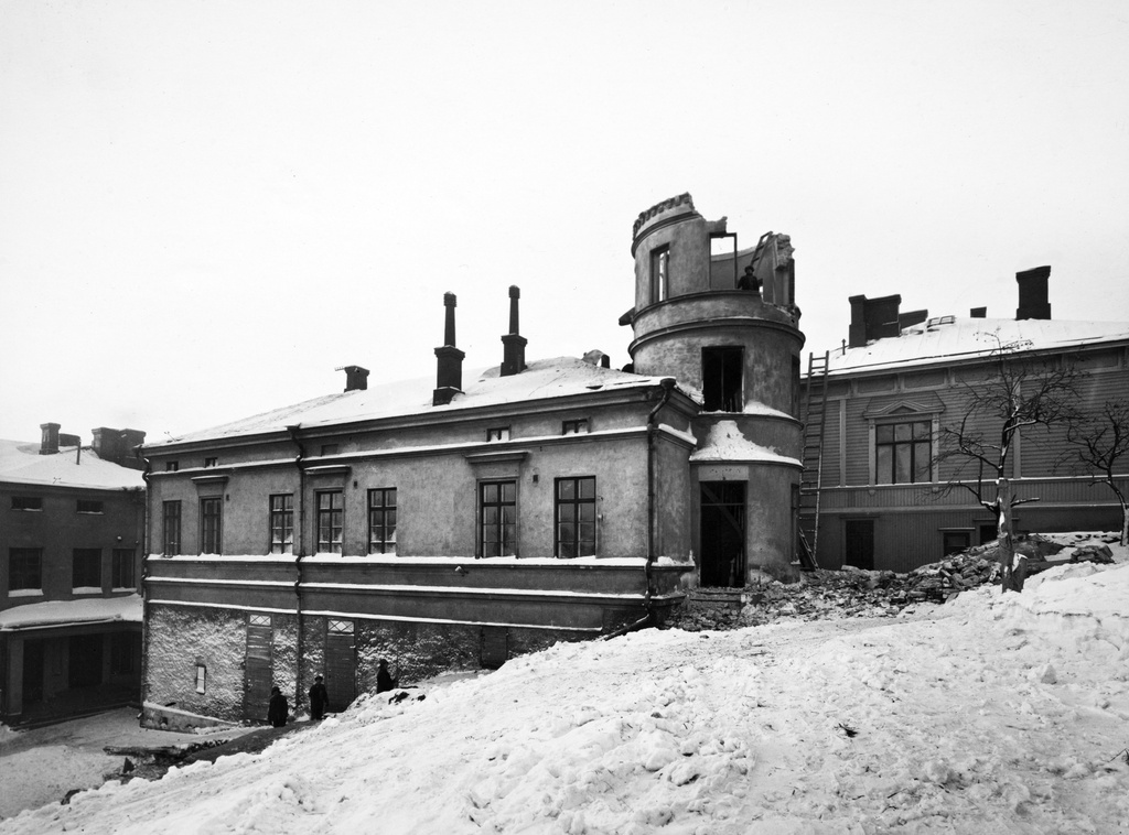 Tähtitorninkatu 12. Vuorimiehenkatu 11. Pihakuva