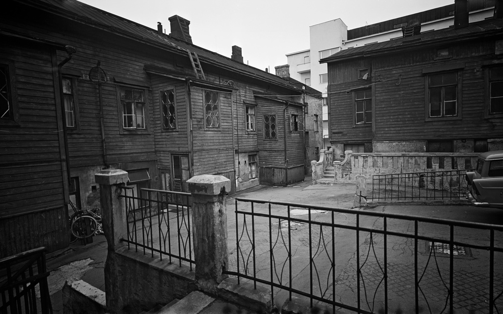 Punavuorenkatu 14, piha.