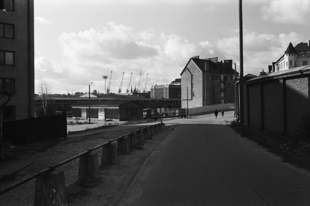 Näkymä Katajanokan Linnankujalta länsilounaaseen, Linnankadun suuntaan