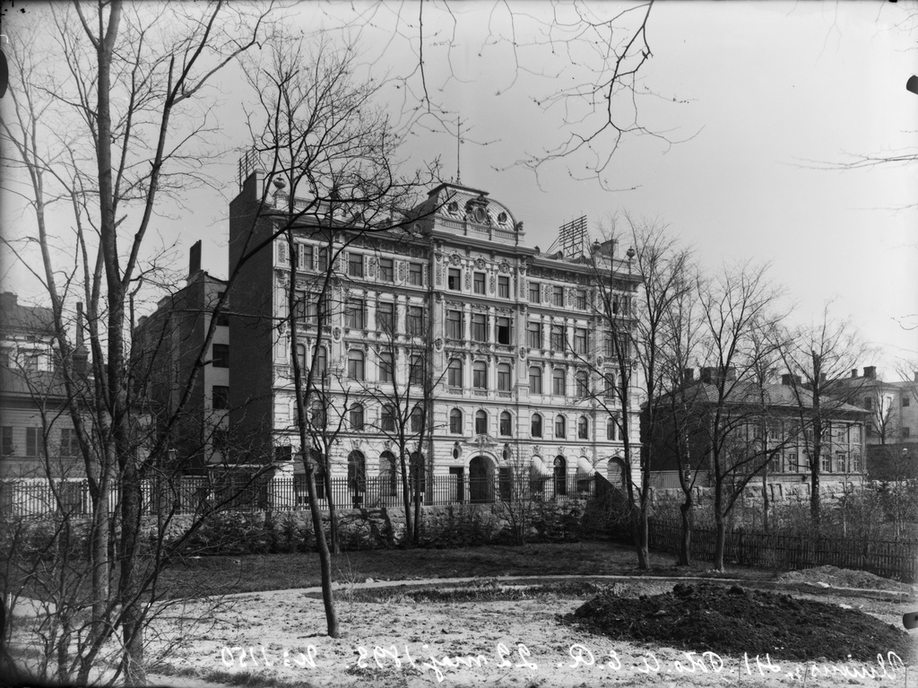 Unioninkatu 41 (arkkitehti August Nordberg, 1892, rakennus palanut 1950-luvulla) ja 39.