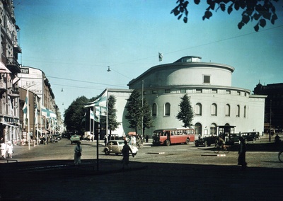Pohjoisesplanadi, etualalla Ruotsalainen teatteri  duplicate photo