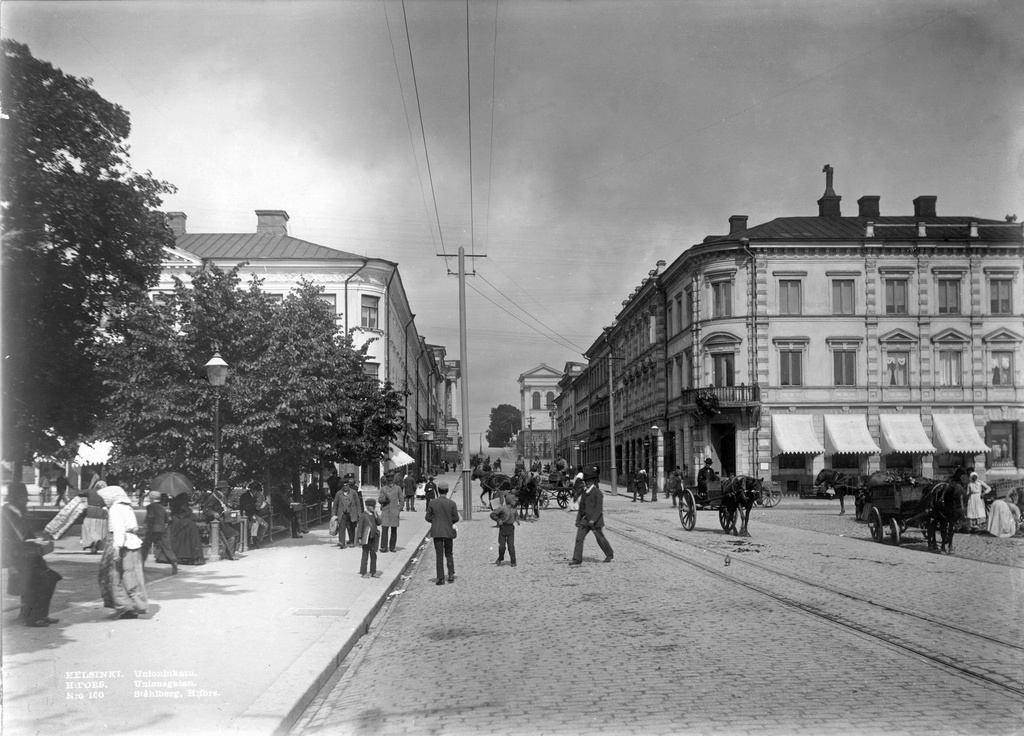 Unioninkatua Kauppatorin ja Kappeliesplanadin kohdalta