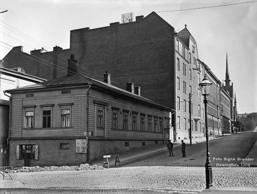 Unioninkatu 9, 7, 5, 3, Eteläinen Makasiinikatu 2.