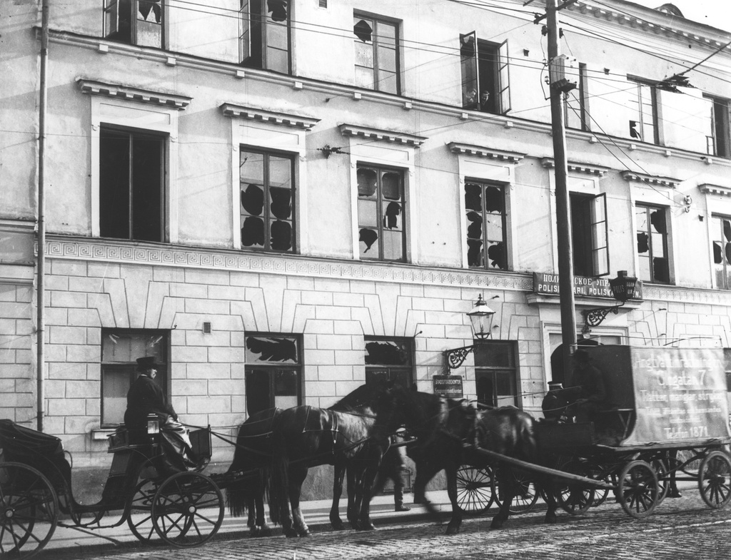 Helsingin poliisilaitos ja kaupunginvoudin konttori salaneuvos Deutrichia vastaan suunnatun pommiattentaatin jälkeen.