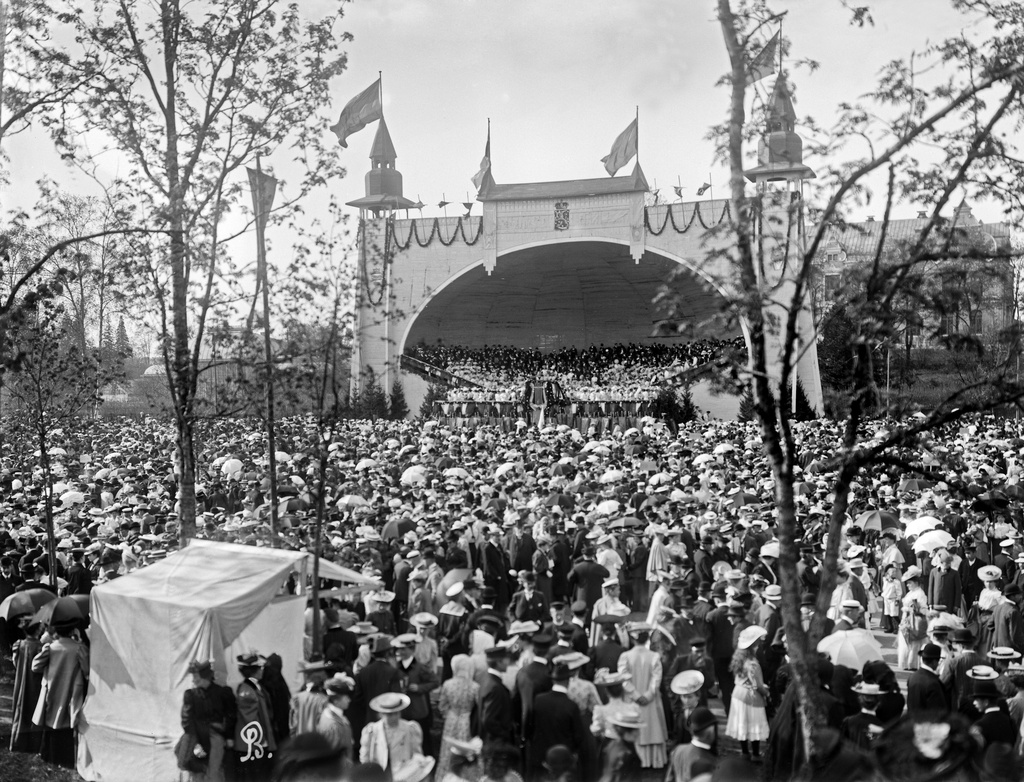Laulujuhlat Kaisaniemen urheilukentällä 6.- 9.6.1907