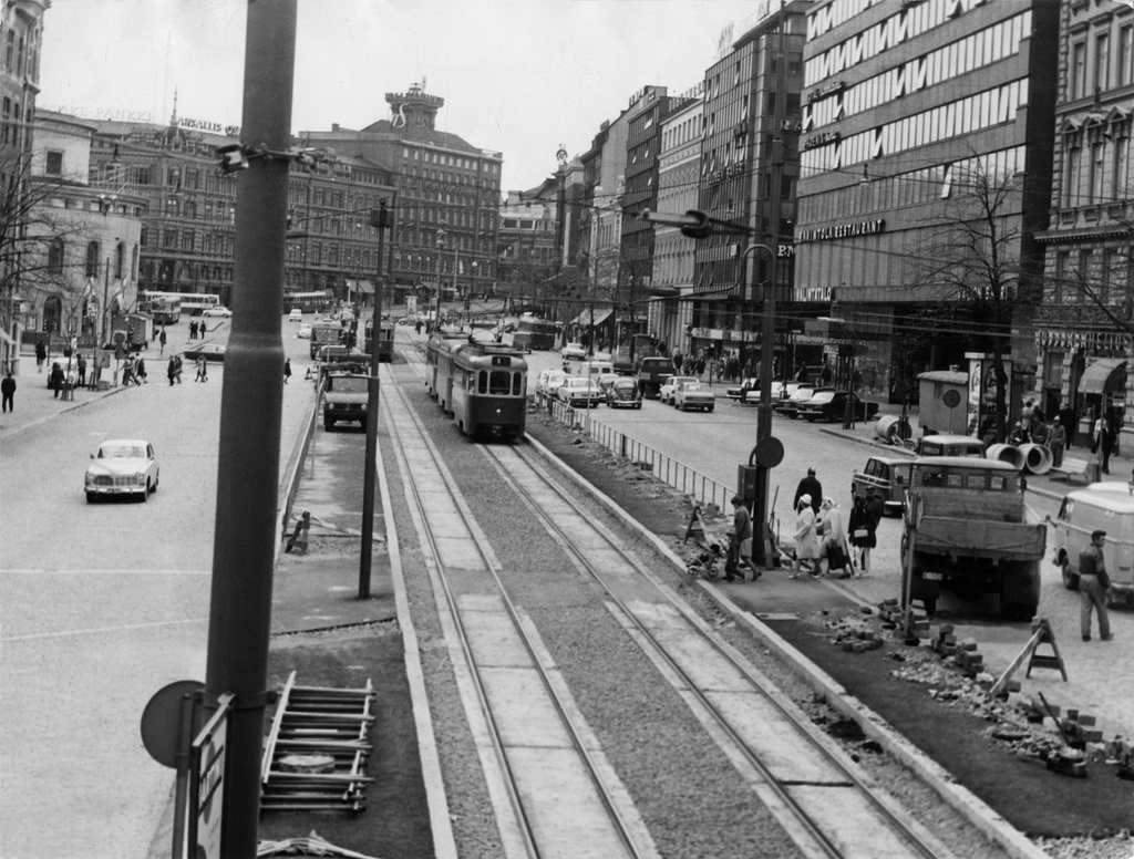 Mannerheimintien alkupään raitiokiskojen korjaus- ja parannustöitä
