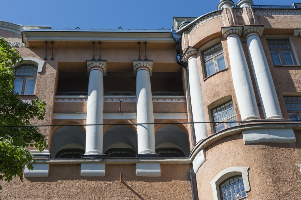Bulevardi 19. Gustaf Estlanderin suunnittelema rakennus vuodelta 1906. Yksityiskohta - parvekkeet.