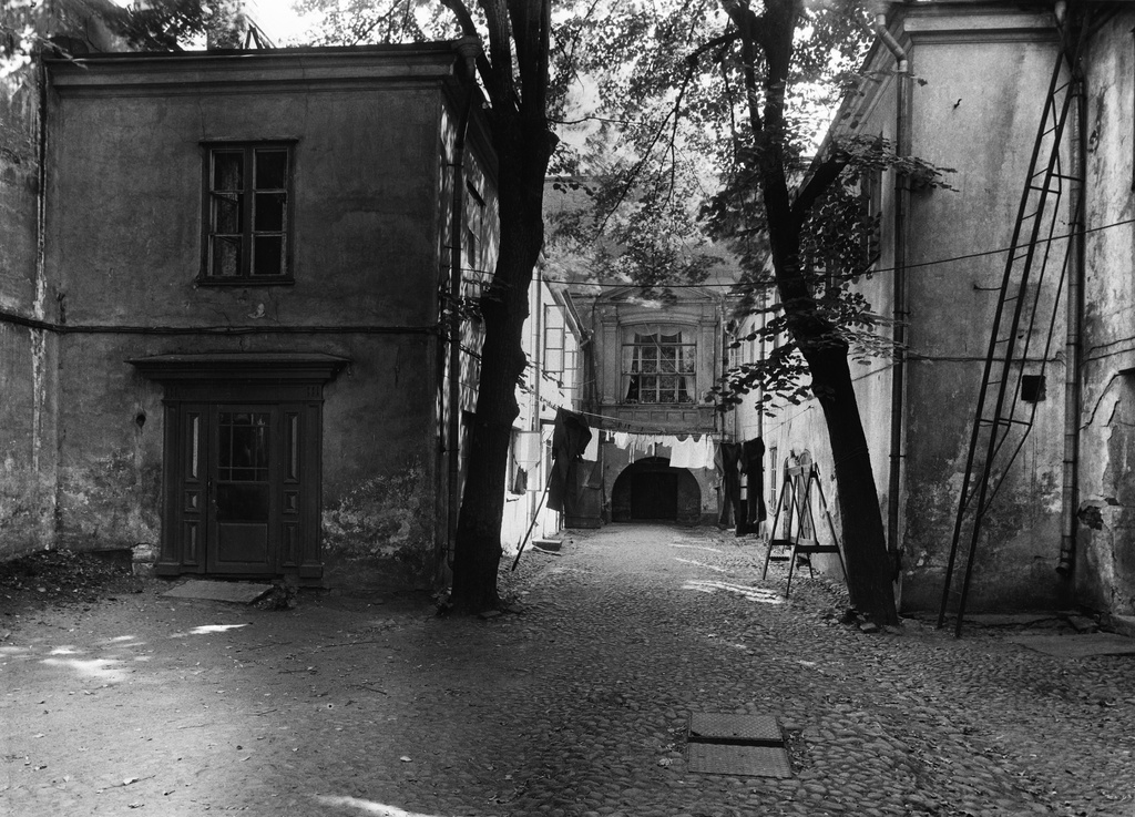 Aleksanterinkatu 14 piha