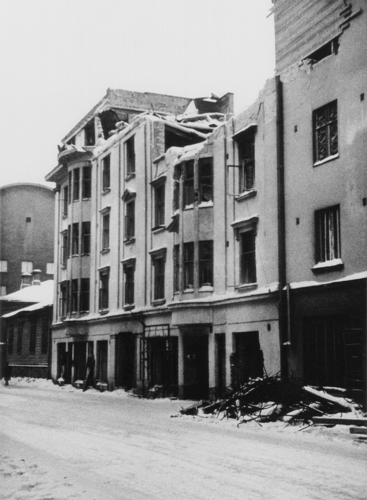 Talvisota. Lönnrotinkatu 23. Pommituksessa vaurioituneita taloja.