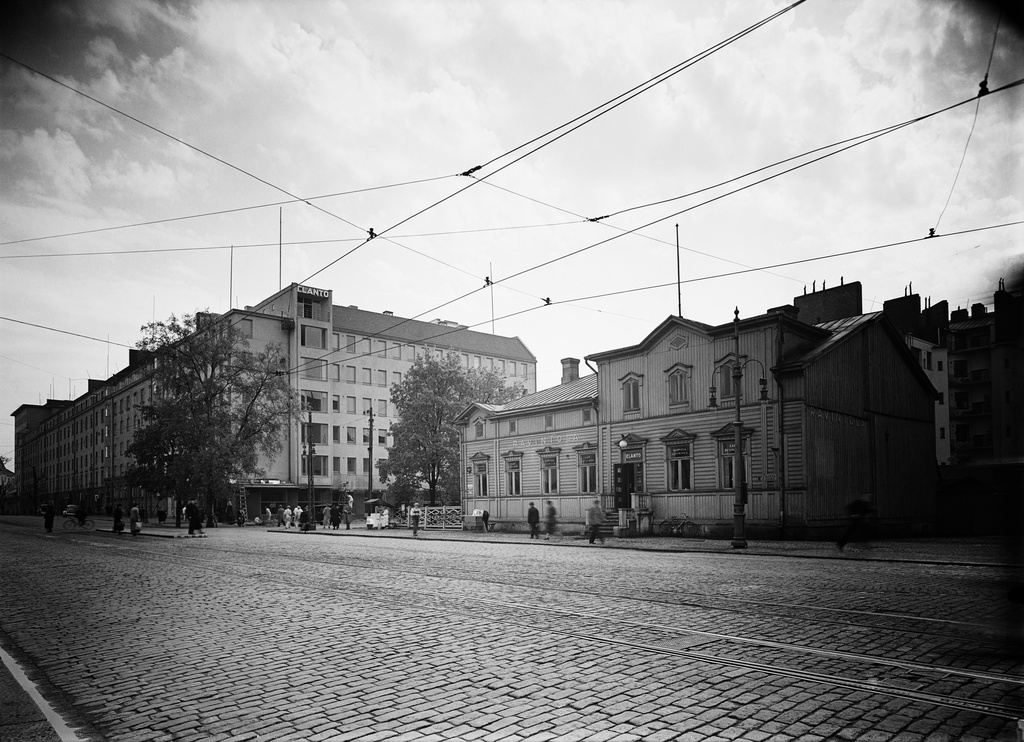 Oikealla Elannon kiinteistö, jossa oli Elannon ravintola n:o 8. Turuntie 40 (= Mannerheimintie 68).