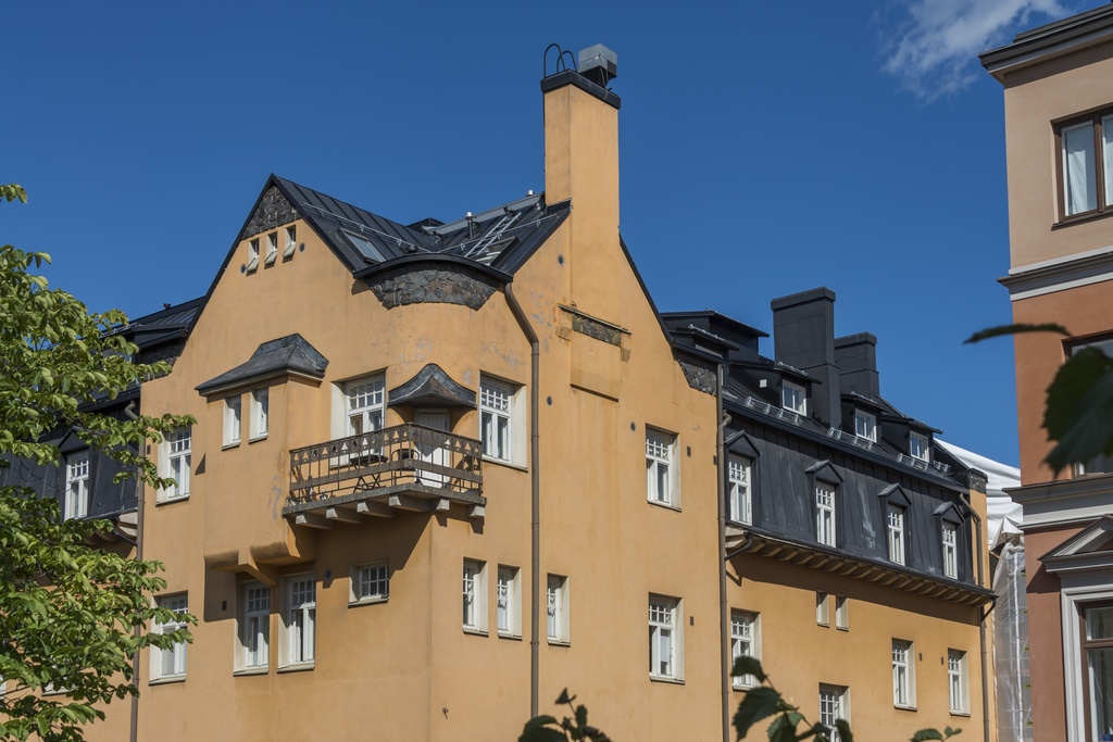 Kristianinkatu 19 - Oikokatu 13. Vilho Penttilän suunnittelema rakennus vuodelta 1903.