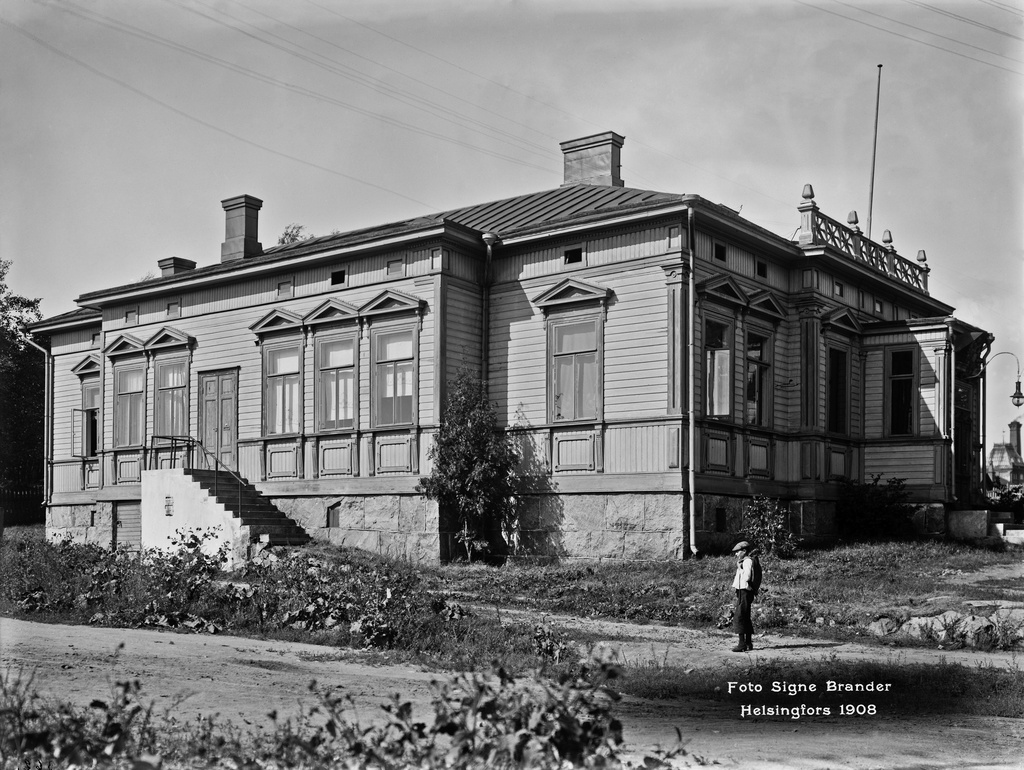 Läntinen Viertotie 8  Nykyinen Mannerheimintie 36.  Cygnaeuksenkatu 16.