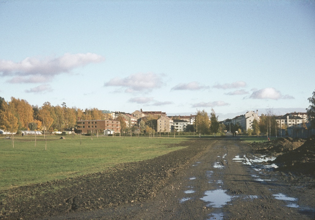 Laajalahden aukio Munkkiniemen puistotien luoteispäästä nähtynä.