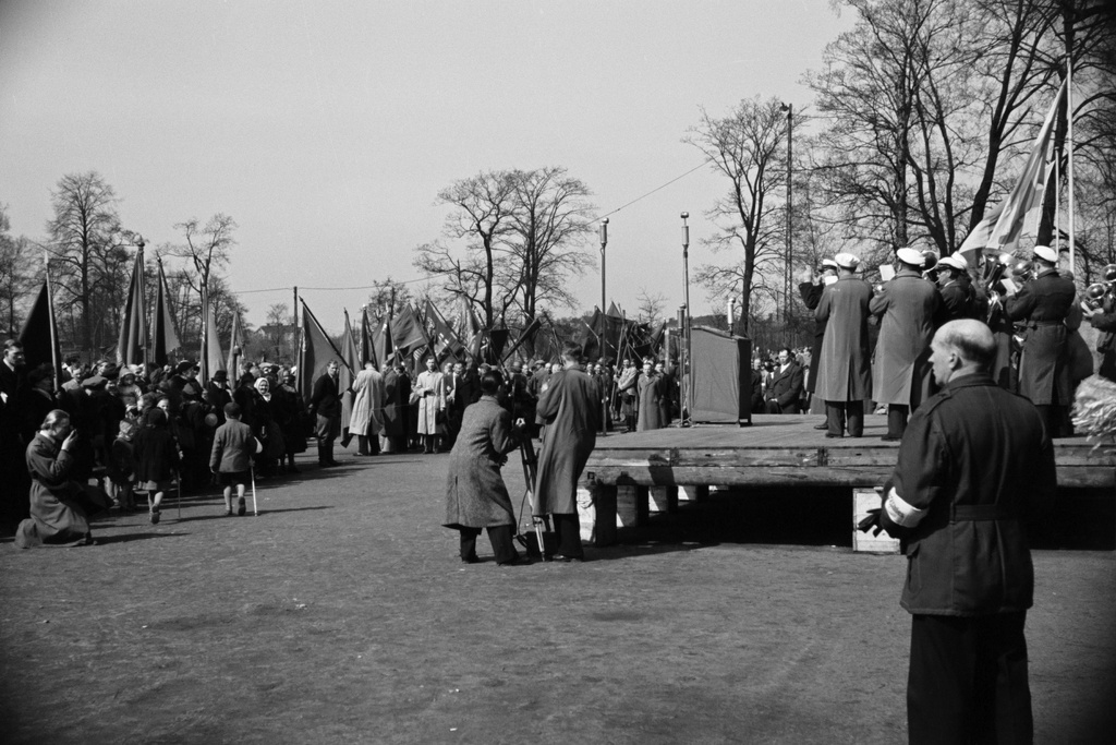 Vappujuhla Kaisaniemen kentällä