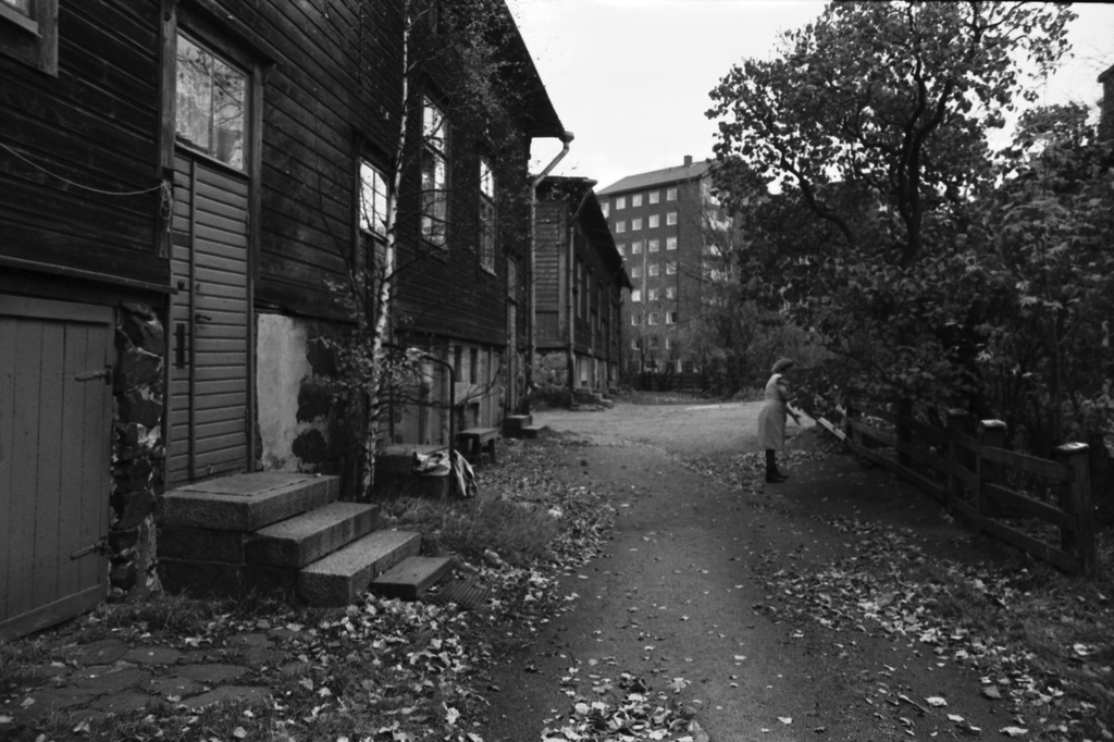 Lastenkodinkatu 2-10. Ruoholahden sadan markan villat