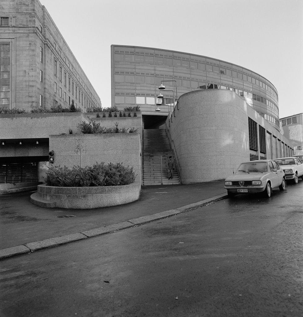 Eduskuntatalon laajennusosa, Aurorankatu 6. 1970.