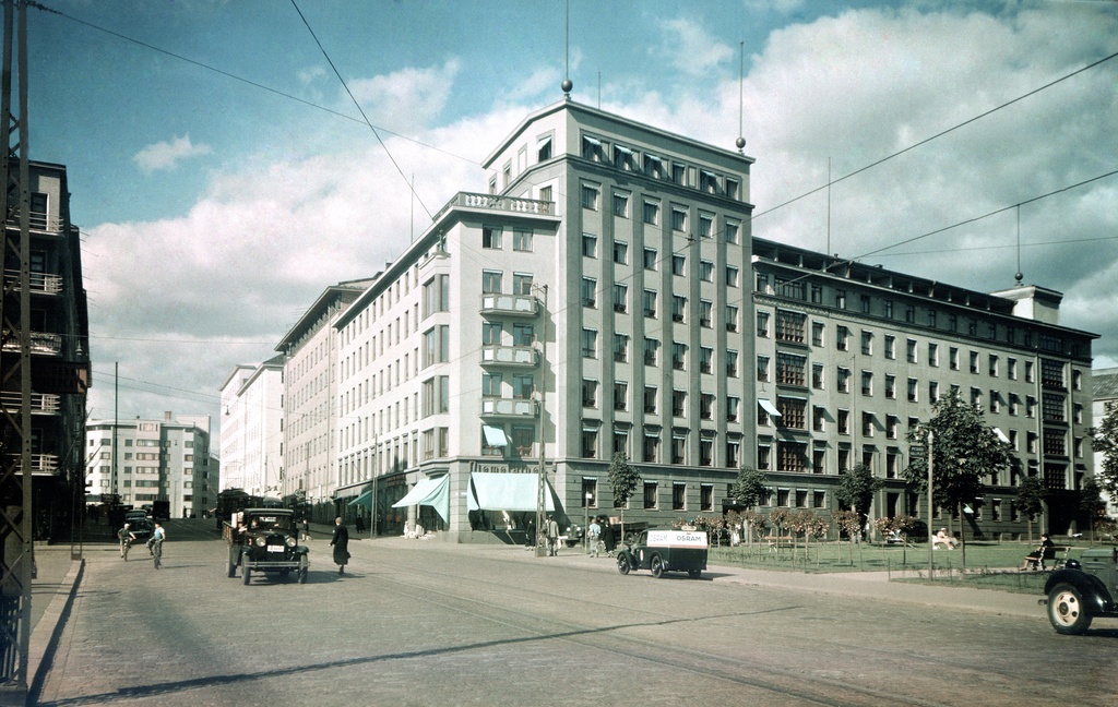 Sairaala Mehiläinen, Runeberginkatu 47 - Pohjoinen Hesperiankatu 17.