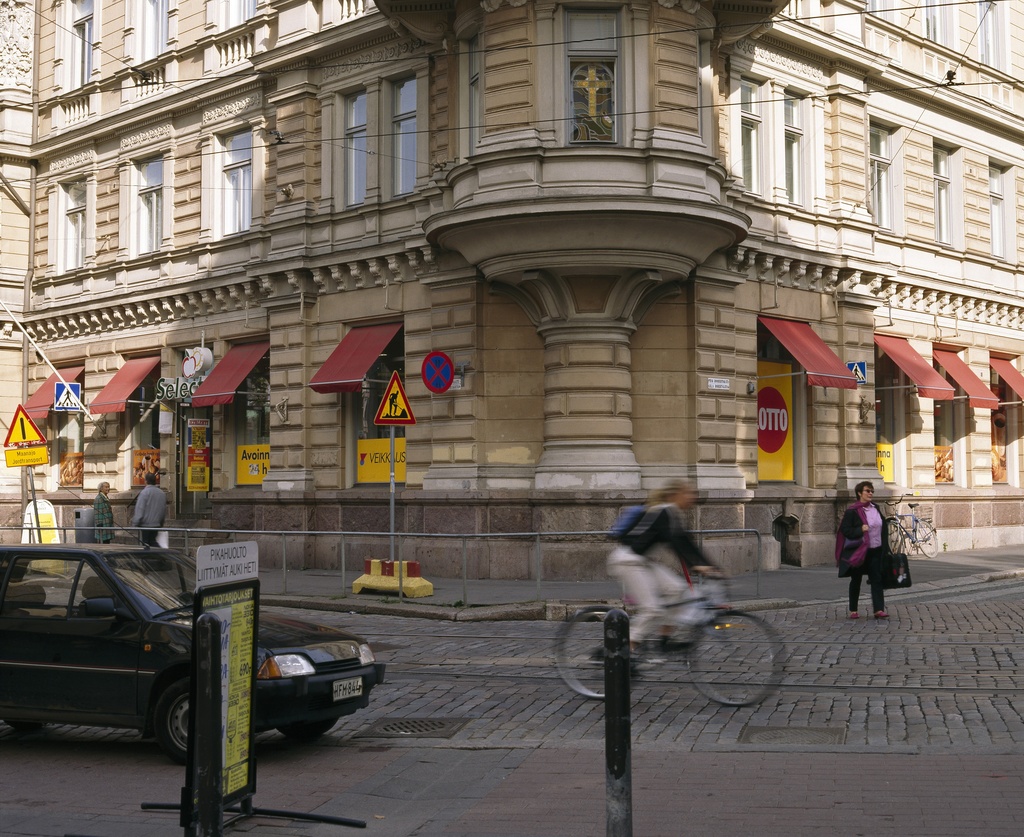 Oy Shell Ab:n myymälä Select-Erottaja, Pieni Roobertinkatu 13.