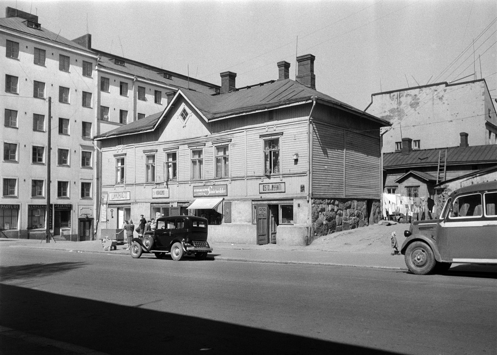 Vaasankatu 19, taustalla vasemmalla Kustaankatu 6.
