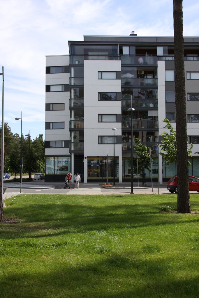 Ivan Falinin puisto Aurinkolahden puistotien varrella.