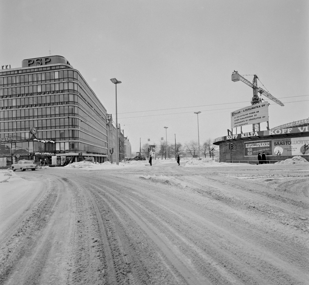 Siltasaarenkatu 16, 18. - Säästöpankinranta 2, 4, 6. Näkymä Hämeentieltä lounaaseen. Tmpyrätalo rakenteilla.