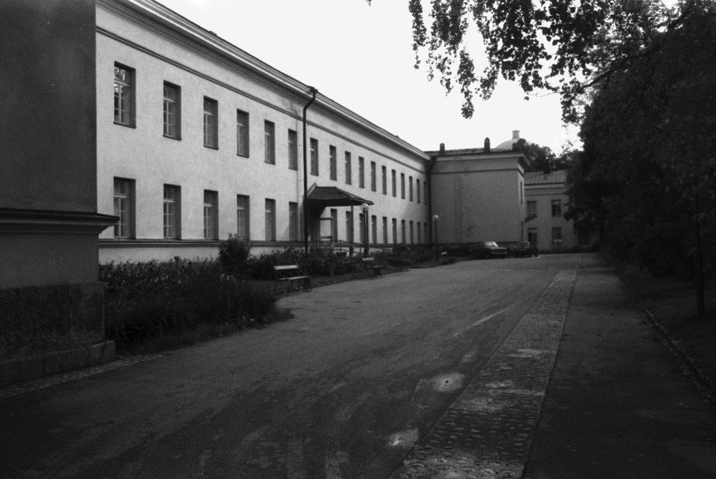Unioninkatu 38. Näkymä Helsingin yliopistollisen keskussairaalan sisäpihalta Kettu-korttelista