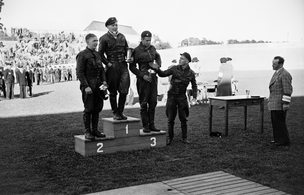 Velodrom, Helsingin pyöräilystadion, moottoripyöräkilpailut