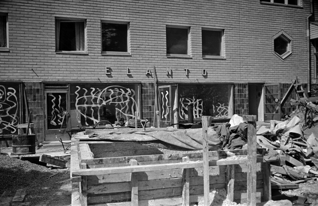 Mannerheimintie 93. Lehtikuusentie 2. Asuntoyhteistalo Oy;n eli Naisten talon rakennustyömaa