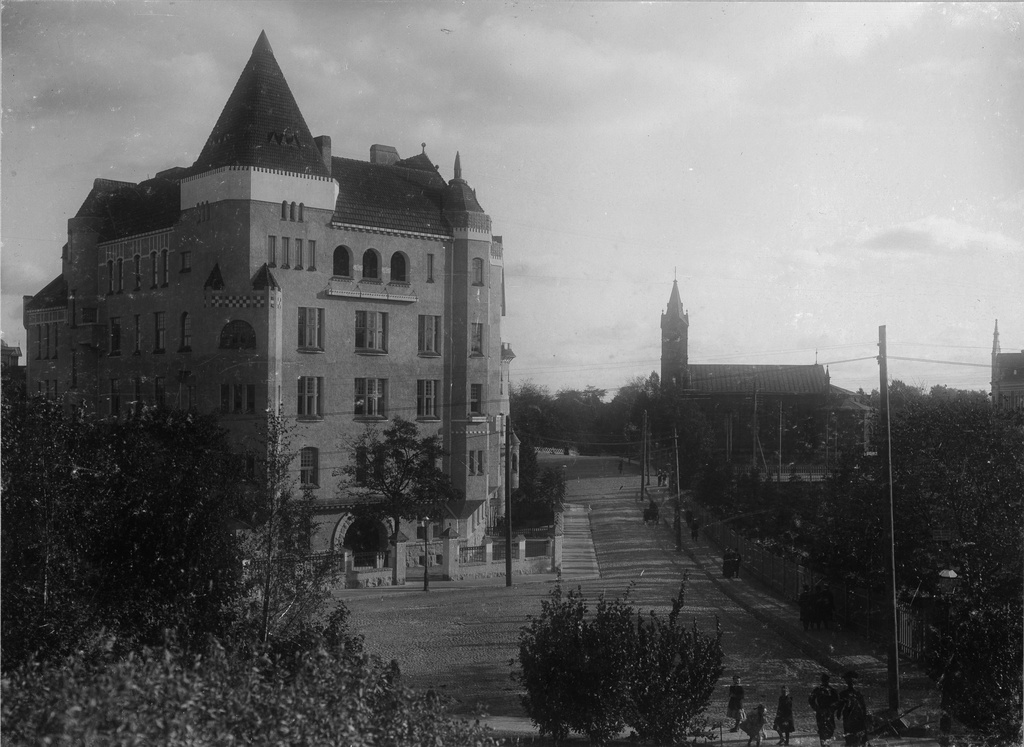 Ullankatu 3. Muukalaiskatu 4. nähtynä Tähtitornimäeltä
