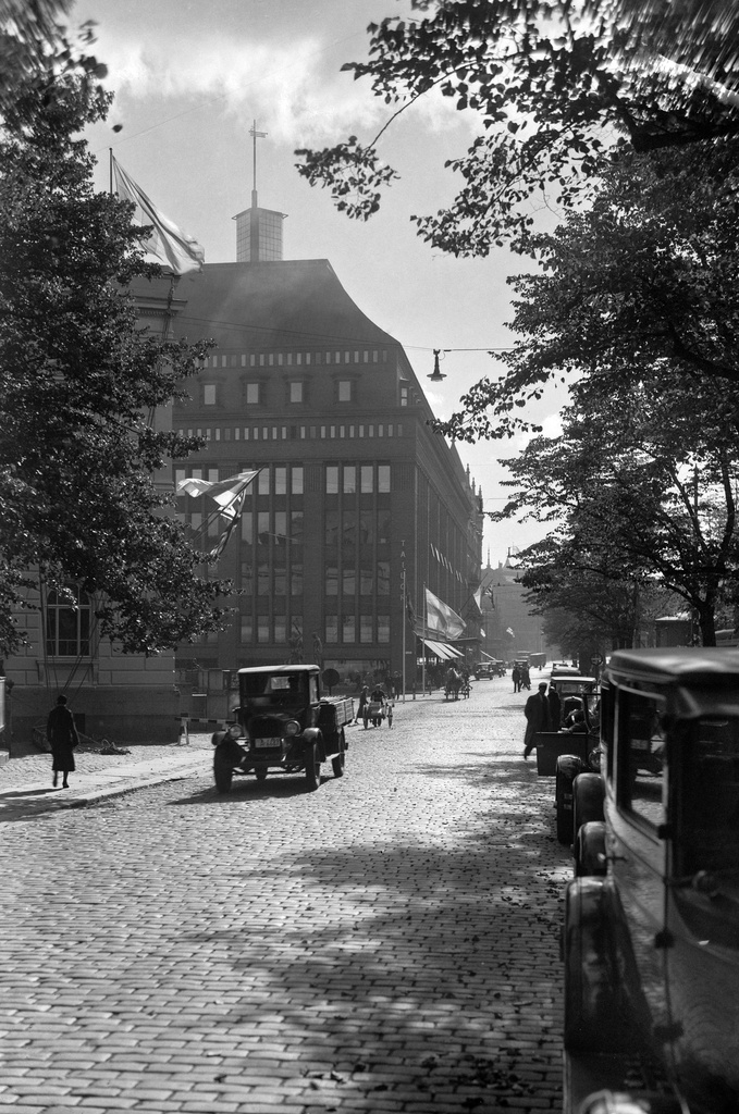 Autoja Mannerheimintiellä