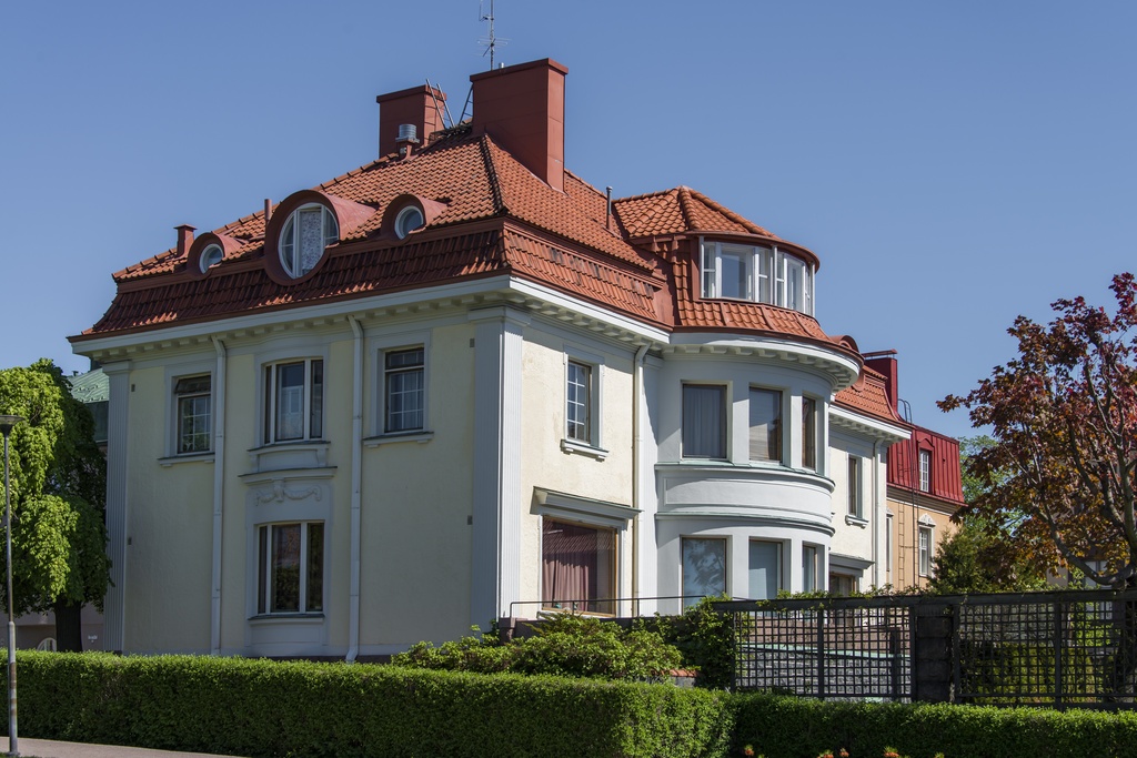 Engelinaukio 8. Jarl Eklundin suunnittelema rakennus vuodelta 1914.