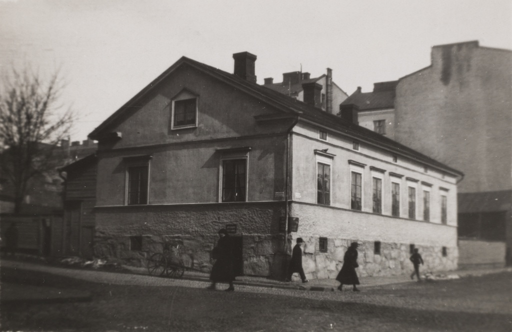 Tarkk'ampujankatu 3 ja Korkeavuorenkatu 11 kulmarakennus