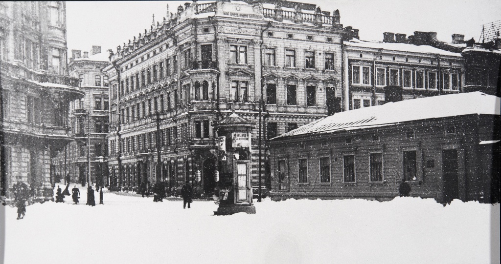 Yrjönkatu 4, 6. Yrjönkatu 4. rakennuttaja A.R. ja Hilma Svanström v 1890.