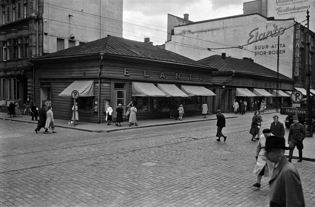 Aleksanterinkatu 9. - Kluuvikatu 5. Elannon myymälä ja Elannon suur-aitta