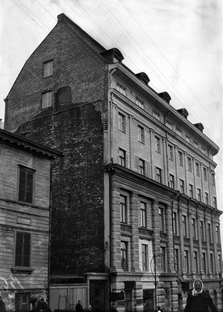 Pohjoinen Makasiinikatu 1. -  Eteläranta 12.