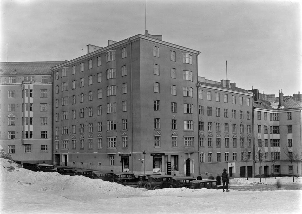 Lutherinkatu 6. Lutherinkatu 8. - Fredrikinkatu 81. Fredrikinkatu 79. Fredrikinkatu 81 :ssa on Liha- ja voikauppa.