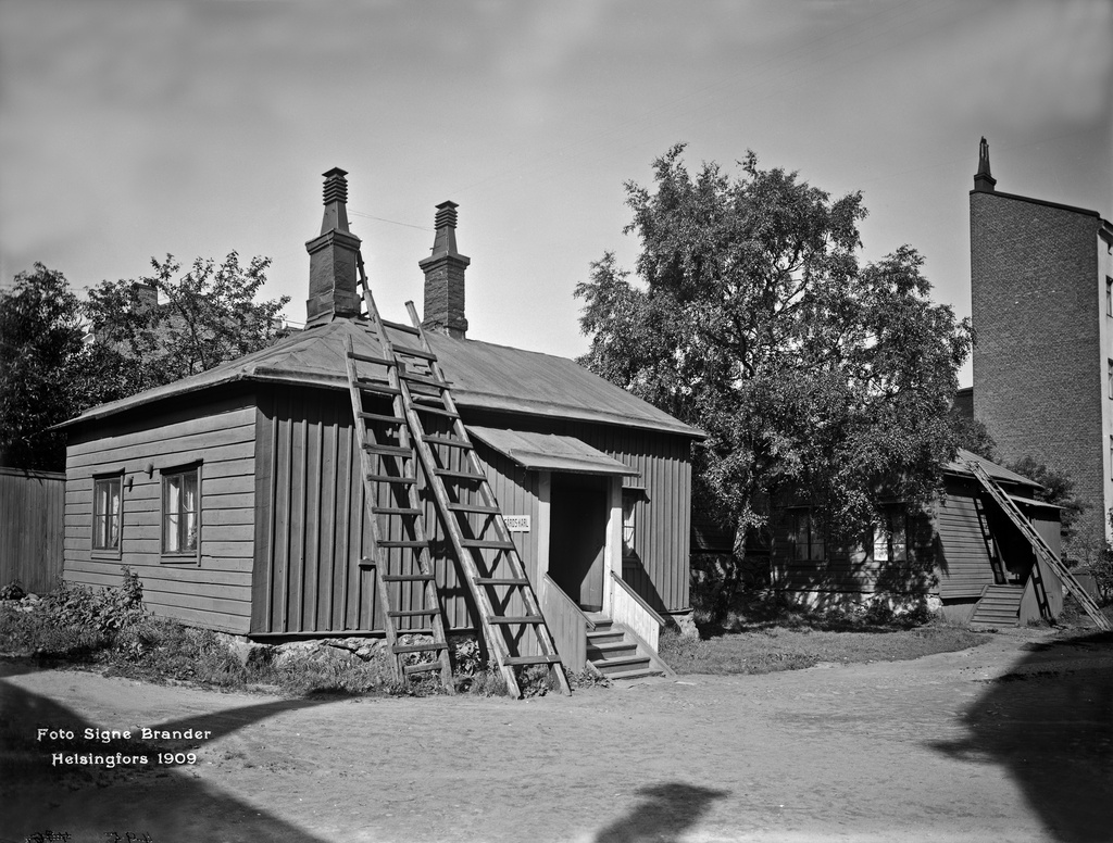 Iso Roobertinkatu 33. Piha.