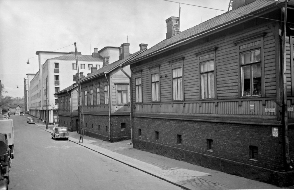 Köydenpunojankatu 9a, 9b, 11, 13. Nähtynä Kalevankadulta.