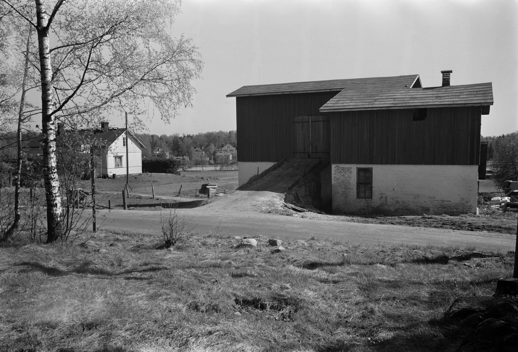 Oulunkylä, Kottbyn tilan pihapiiriä, vasemmalla päärakennus (Teinintie 25)