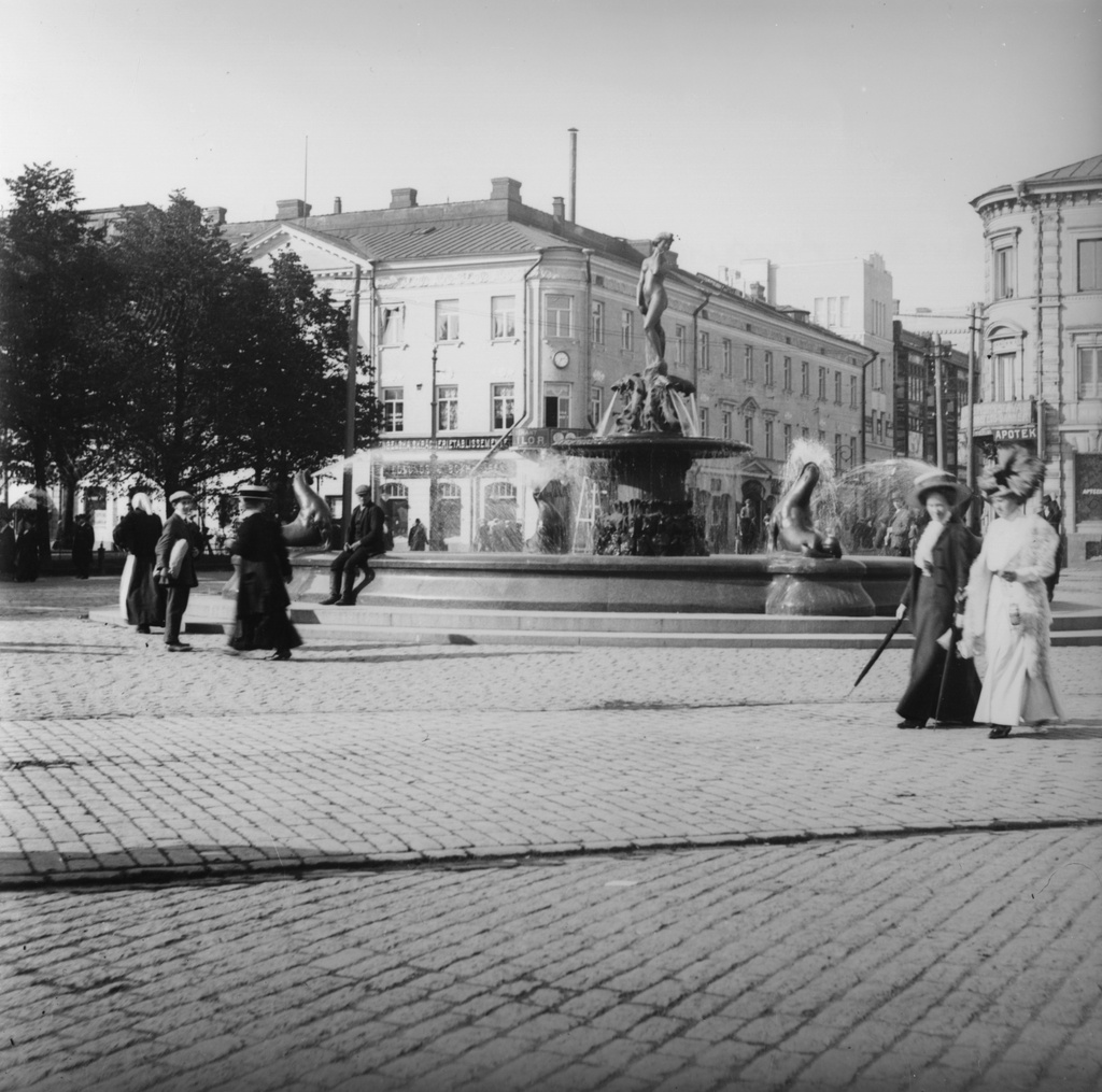 Havis Amanda -suihkukaivo Kauppatorilla