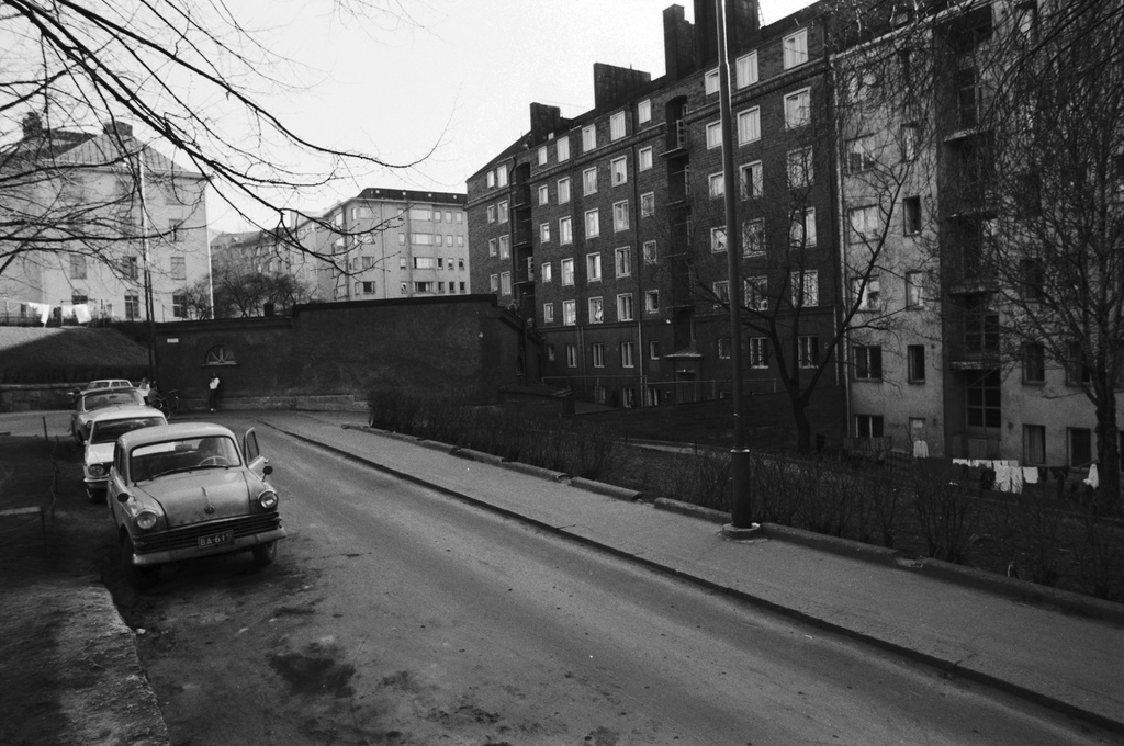Fleminginkatu 11, 13. Näkymä Aadolfinkadulta Franzéninkadun suuntaan