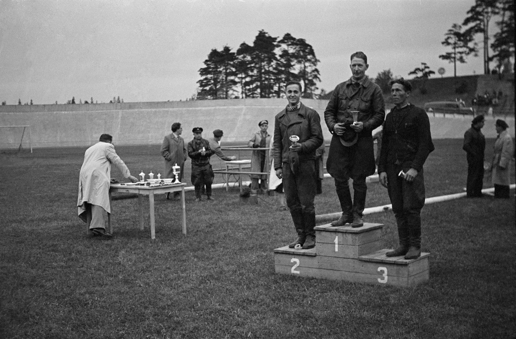 Velodrom, Helsingin pyöräilystadion, moottoripyöräkilpailut