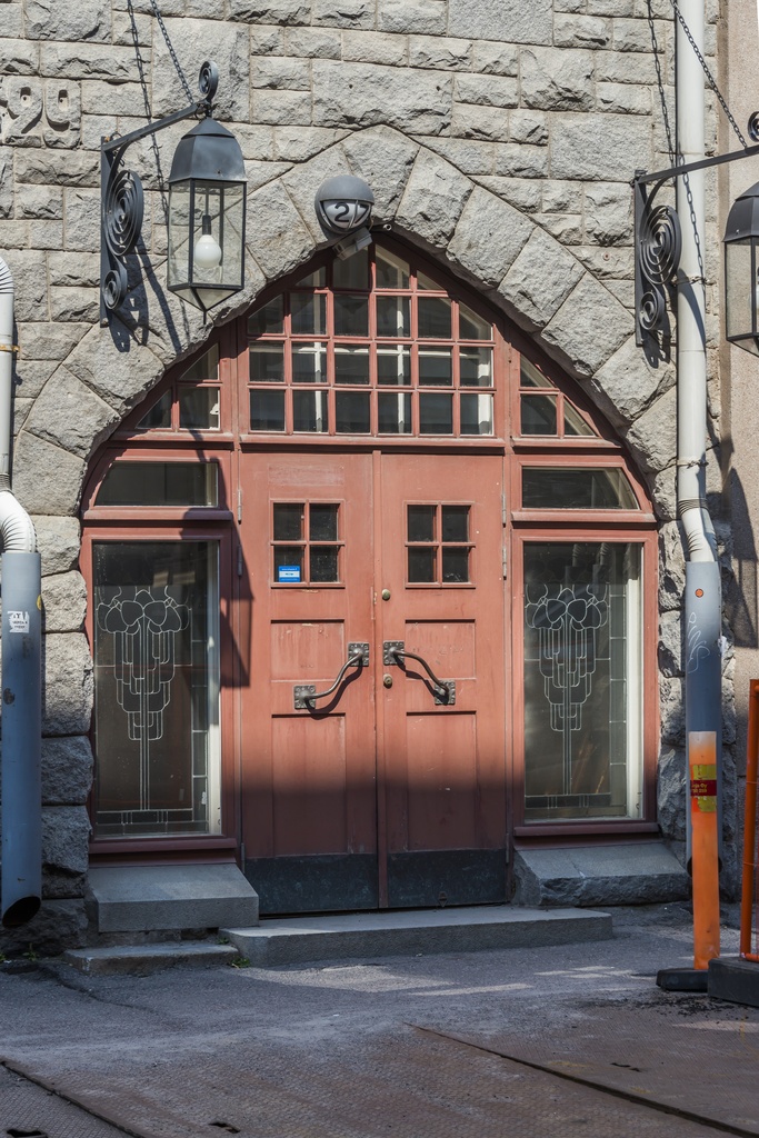 Lönnrotinkatu 29. Karl Lindahlin ja Walter Thomén suunnittelema rakennus vuodelta 1902.